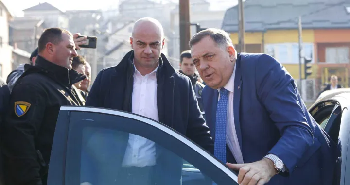 Milorad Dodik stigao na ročište, Sud BiH, Dodikove pristalice/Damir Deljo