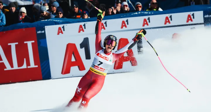 06 February 2025, Austria, Saalbach-Hinterglemm: Alpine skiing: World Championships, Super G, women. Stephanie Venier from Austria celebrates her best time in the finish area. Photo: Jens B?ttner/dpa Photo: Jens B?ttner/DPA