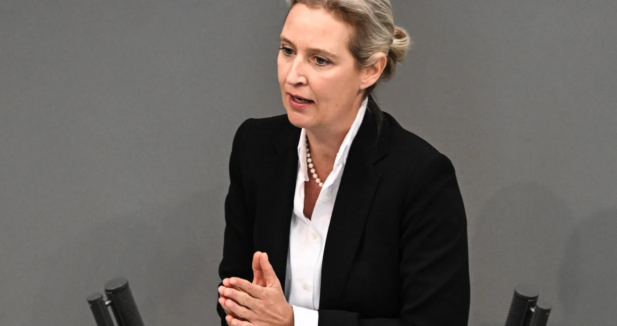 epa10322156 Alternative for Germany (AfD) right-wing political party deputy chairwoman Alice Weidel speaks during a session of the German parliament in Berlin, Germany, 23 November 2022. The federal budget for the coming year is in place - and with it the return to the debt brake, which has been suspended for years. This was the outcome of the final deliberations of the Budget Committee. The federal budget for 2023 now provides for spending of around 476.3 billion euros. EPA/FILIP SINGER/Filip Singer