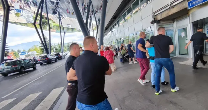 Služba za poslove sa strancima, deportacija migranata, na aerodromu/