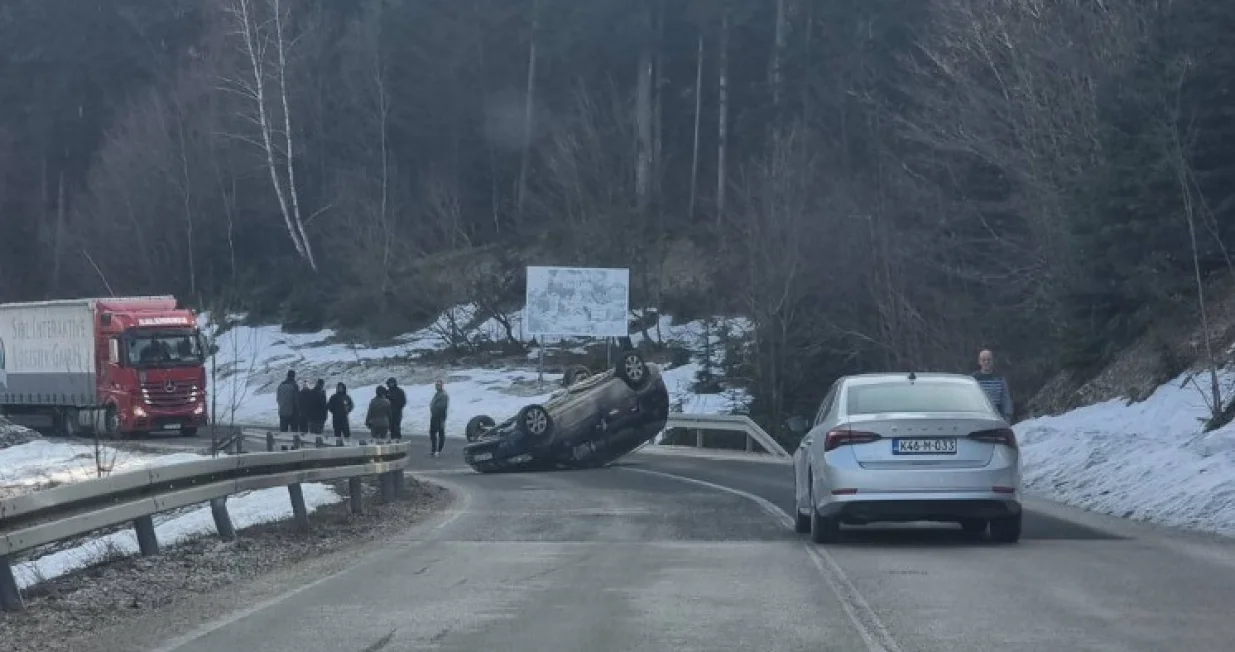 Vozilo završilo na krovu/Nezavisne/