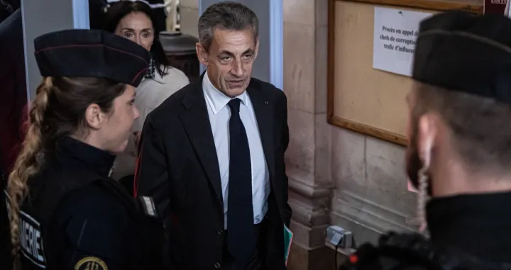 epa10349672 Former French president Nicolas Sarkozy (C) arrives at the court for an appeal trial for corruption and influence peddling in Paris, France, 05 December 2022. Former French president Sarkozy is appealing in court in an attempt to overturn his March 2021 corruption and influence peddling conviction. EPA/CHRISTOPHE PETIT TESSON/Christophe Petit Tesson