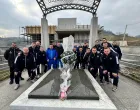 Futsaleri Željezničara na mezaru Izeta Nanića (FOTO: Futsal Željezničar)