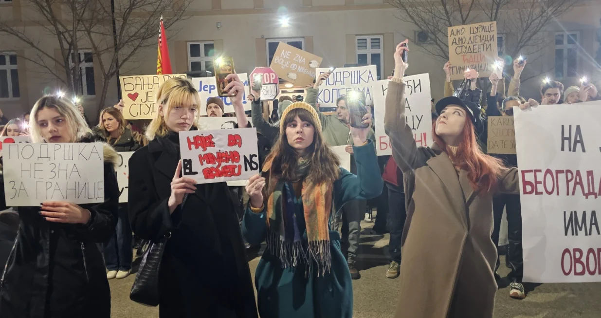 Više stotina studenata okupilo se u Aleji kampusa Univeziteta u Banjaluci kako bi dali podršku studentima u Srbiji./Goran Dakić