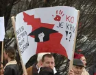 Građani su već počeli da se okupljaju na mirnom skupu "Pravda za stradale u Jablanici", koje organizuje neformalna grupa studenata Hoće l' ta promjena, koji počinje u 12 sati ispred Parlamentarne skupštine Bosne i Hercegovine u Sarajevu/Andrej Bjeloš