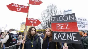 Građani se okupljaju na mirnom skupu "Pravda za stradale u Jablanici", koje organizuje neformalna grupa studenata Hoće l' ta promjena, koji počinje u 12 sati ispred Parlamentarne skupštine Bosne i Hercegovine u Sarajevu/Damir Deljo