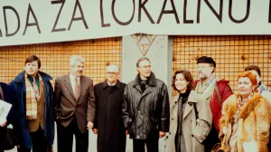 Inauguracija Ambasade lokalne demokratije u Sarajevu, 13. marta 1996. Događaju je, između ostalih, prisustvovao i tadašnji gradonačelnik Barcelone Pasqual Maragall. Fotografija: Fotografski arhiv Barcelone. Autor nepoznat.//