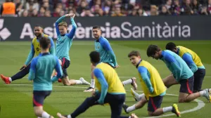 epa10386264 FC Barcelona's striker Robert Lewandowski (C) participates in an open training session at Spotify Camp Nou stadium in Barcelona, Spain, 02 January 2023. EPA/ALEJANDRO GARCIA