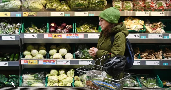 epa10338518 A person shops at a supermarket in London, Britain, 30 November 2022. UK food prices have risen to a new record rate. Food inflation has increased to 12.4 percent from 11.6 percent in October, according to the British Retail Consortium (BRC). The BRC is warning consumers of a bleak winter ahead. EPA/ANDY RAIN/Andy Rain