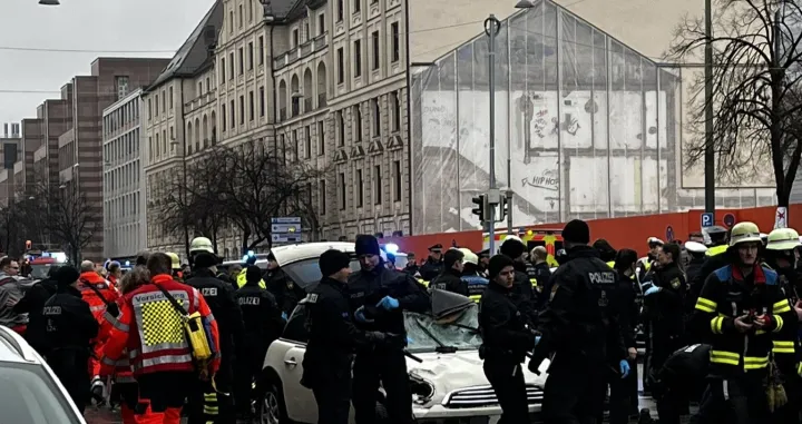 Automobilom (Mini Cooperom) se zabio u masu ljudi na protestu sindikata Verdi u Minhenu u Njemačkoj/Sandra Demmelhuber