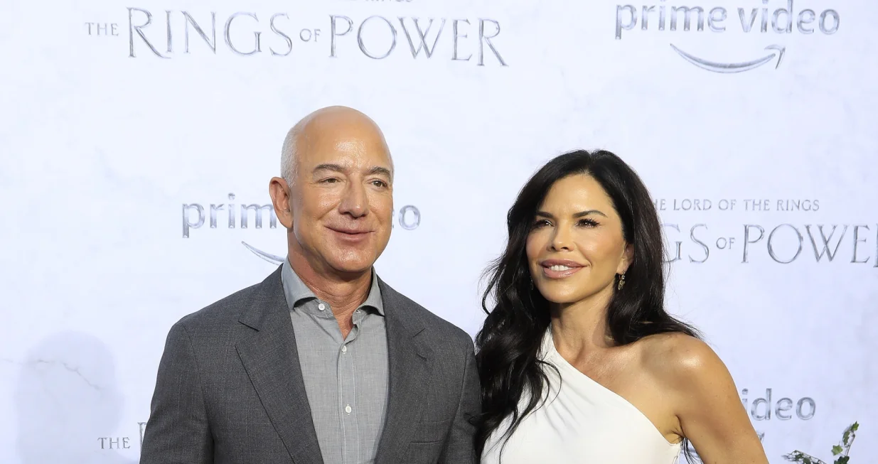 epa10123977 Jeff Bezos (L) and Lauren Sanchez pose at the Los Angeles premiere of the Amazon Prime Video 'The Lord of The Rings: The Rings of Power' at The Culver Studios in Culver City, Los Angeles County, California, USA, 15 August 2022 (issued 16 August 2022). The series will be released via the internet worldwide on 02 September 2022. EPA/NINA PROMMER/Nina Prommer