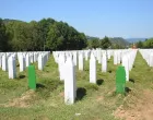 Mezarje, Potočari, bijeli nišani, Memorijalni centar Srebrenica-Potočari, Srebrenica, genocid/Anadolija/