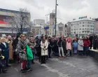 Građani u Sarajevu položili ruže. Minutom šutnje odali počast Ineli i njenom sinu//