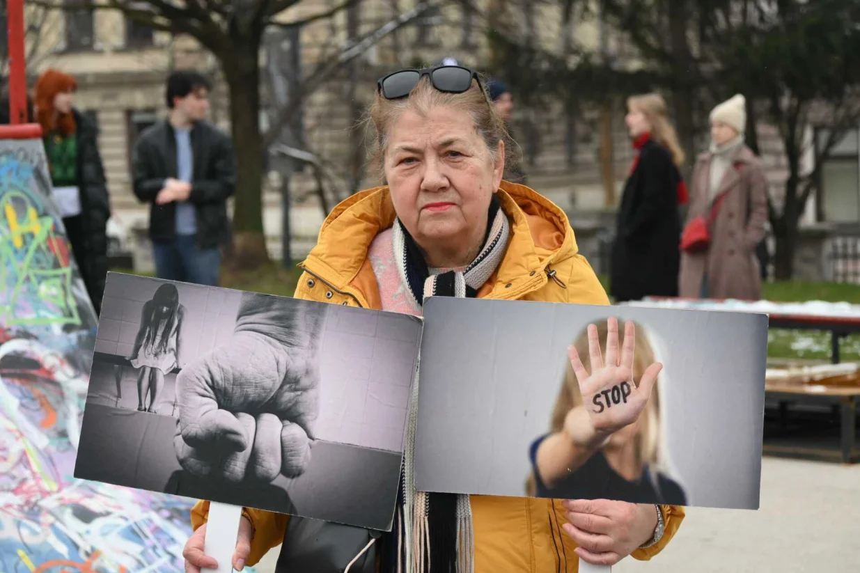 Mirno okupljanje građana na koje je pozvala neformalna grupa studenata HTP (Hoće l' ta promjena), u Hastahana Skate Parku u Sarajevu. Skup se organizuje u čast ubijenima Ineli Selimović i njenom sinu Tariku/Andrej Bjeloš