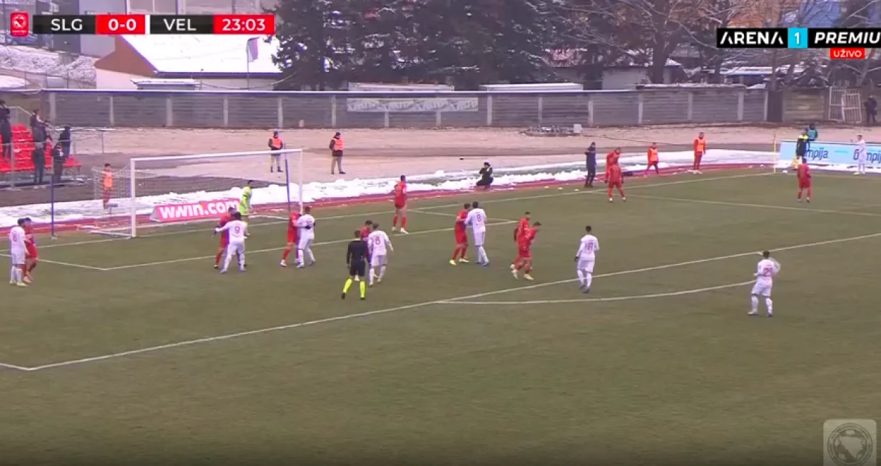 Navijači Veleža tek oko 20. minute počeli ulaziti na stadion