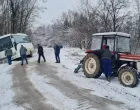 Traktor izvlačio autobus/ATV//