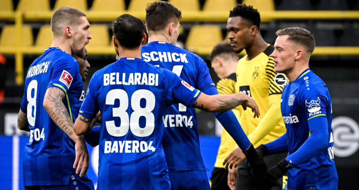 epa09732978 Leverkusen's Florian Wirtz (R) celebrates with teammates after scoring the opening goal during the German Bundesliga soccer match between Borussia Dortmund and Bayer Leverkusen in Dortmund, Germany, 06 February 2022. EPA/SASCHA STEINBACH CONDITIONS - ATTENTION: The DFL regulations prohibit any use of photographs as image sequences and/or quasi-video.