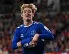 epa10321964 Anthony Gordon of Everton celebrates after scoring a goal during the Sydney Super Cup soccer exhibition match between Everton and the Western Sydney Wanderers in Sydney, Australia, 23 November 2022. EPA/DEAN LEWINS EDITORIAL USE ONLY AUSTRALIA AND NEW ZEALAND OUT