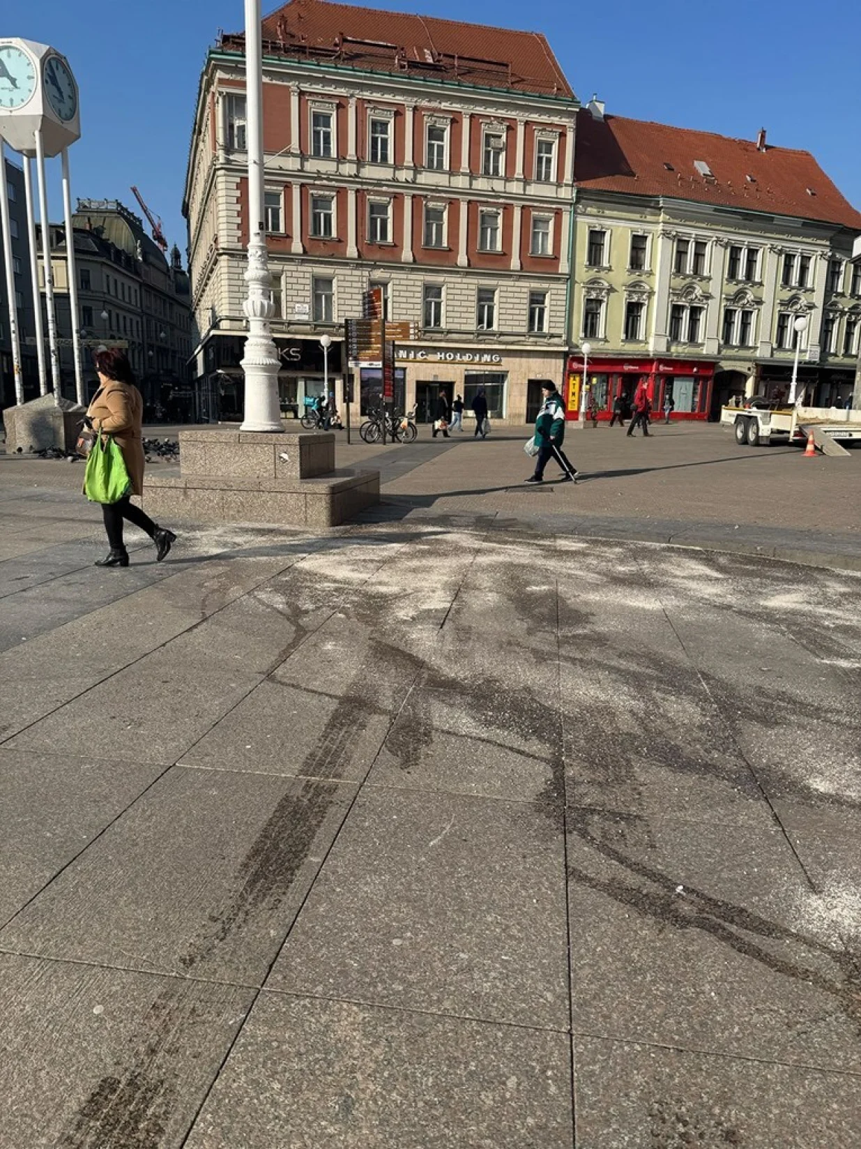 Mrtvi golubovi na Trgu banu Jelačiću/Index.hr/