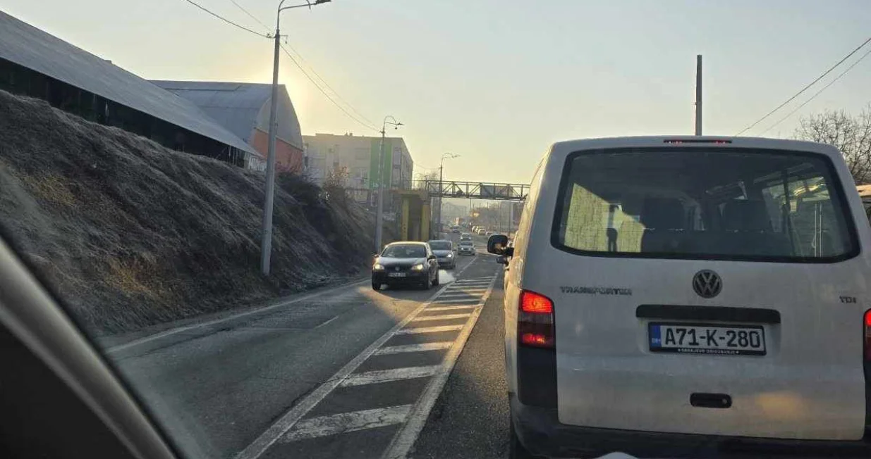 Saobraćaj se odvija, ali usporeno/Čitatelj/Čitatelj