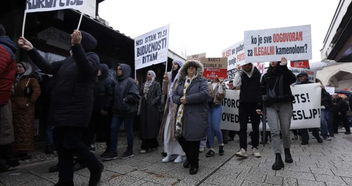 Protest u sarajevu, sarajevo ustaje/Damir Deljo 