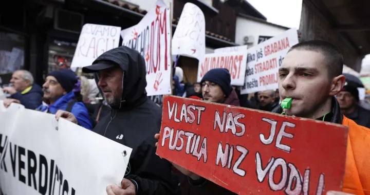 Protest u sarajevu, sarajevo ustaje/Damir Deljo 