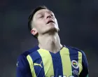 epa09650614 Mesut Ozil of Fenerbahce reacts during the Turkish Super League soccer match between Fenerbahce and Besiktas in Istanbul, Turkey, 19 December 2021. EPA/SEDAT SUNA