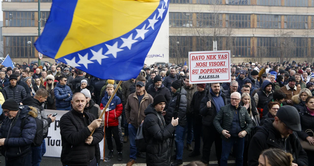 Protesti privrednika ispred Vlade FBiH/Damir Deljo