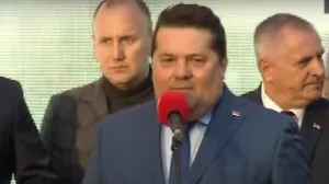 Nenad Stevandić, predsjednik NSRS-a, obraćanje na mitingu, miting podrške/