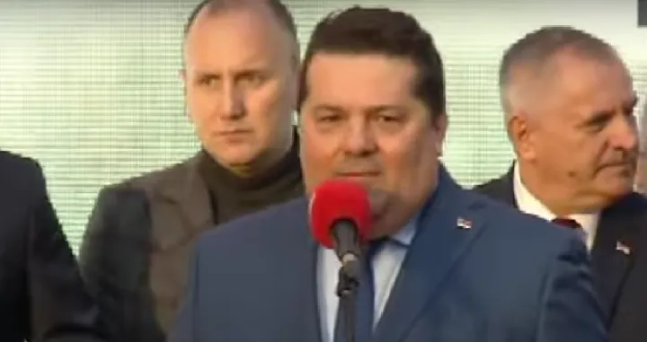 Nenad Stevandić, predsjednik NSRS-a, obraćanje na mitingu, miting podrške/