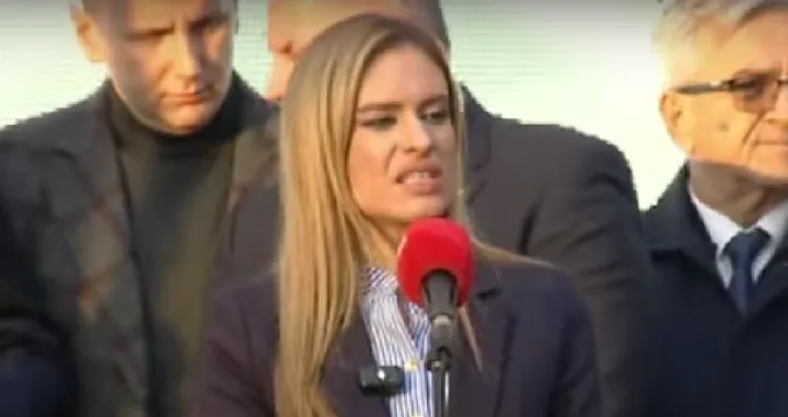 Milica Zavetnica na mitingu podrške Dodiku/PrtSc/