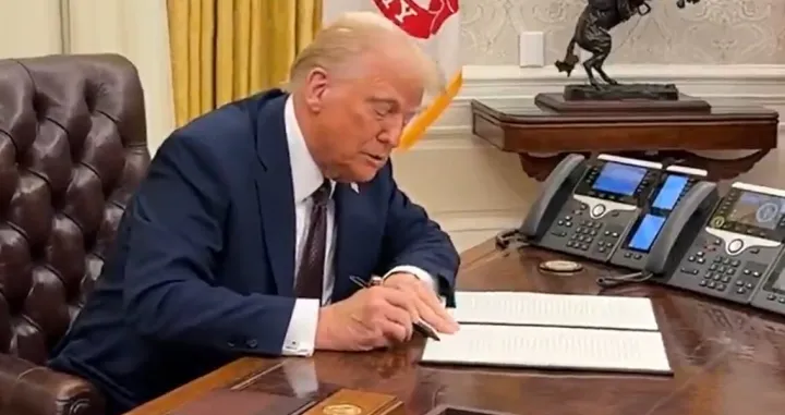 trump je dao rok od 15 dana za pripremu plana objavljivanja dokumenata/Screenshot/