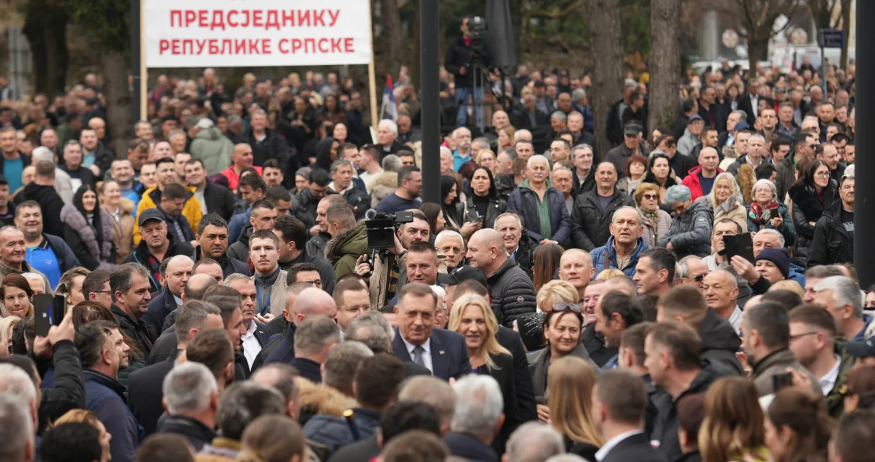 Dodik sa Željkom Cvijanović na mitingu SNSD-a pred Narodnom skupštinom Republike Srpske/Dejan Rakita