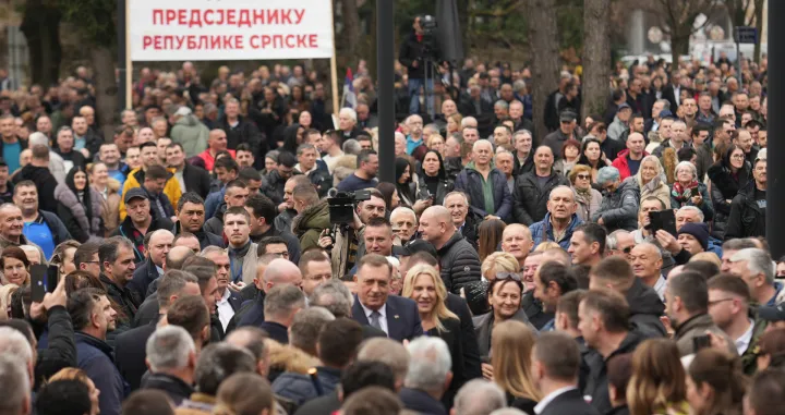 Dodik sa Željkom Cvijanović na mitingu SNSD-a pred Narodnom skupštinom Republike Srpske/Dejan Rakita