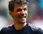 epa10190104 Munich's Thomas Muller reacts after the German Bundesliga soccer match between FC Augsburg and FC Bayern Munich in Augsburg, Germany, 17 September 2022. EPA/HANNIBAL HANSCHKE CONDITIONS - ATTENTION: The DFL regulations prohibit any use of photographs as image sequences and/or quasi-video.