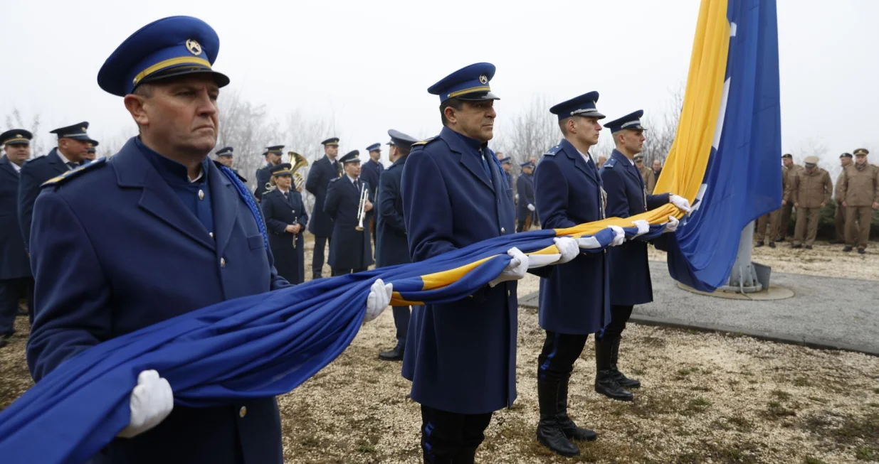 Dan nezavisnosti BiH podizanje zastave na brdu Hum/Amer Kajmović