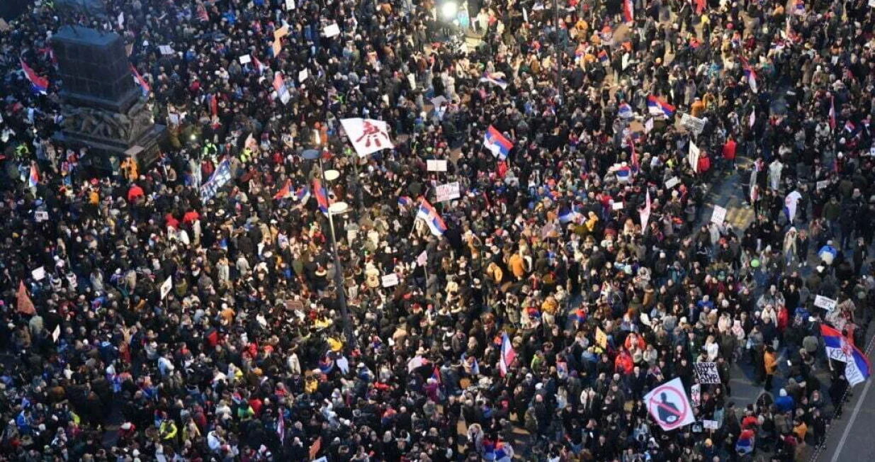 Još jedni veliki protesti u Srbiji/Vladislav Mitić