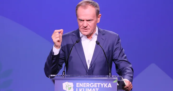 epa10324618 Leader of main opposition party Civic Platform (PO) Donald Tusk speaks during the Civic Platform party program congress on energy, environmental protection and climate in Warsaw, Poland, 24 November 2022. The parliamentary elections in Poland will be held in the autumn 2023. EPA/Pawel Supernak POLAND OUT/Pawel Supernak