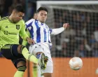 epa10284344 Real Sociedad's midfielder Martin Zubimendi (R) in action against Manchester United's midfielder Casemiro (L) during the UEFA Europa League soccer E soccer match between Real Sociedad and Manchester United held at Reale Arena Stadium, in San Sebastian, northern Spain, 03 November 2022. EPA/Javier Etxezarreta