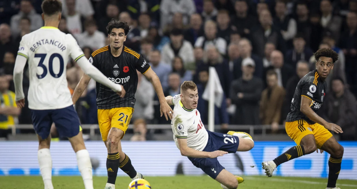 epa10302077 Leeds United's Pascal Struijk (2-L) and Tottenham's Dejan Kulusevski (2-R) in action during the English Premier League soccer match between Tottenham Hotspur and Leeds United in London, Britain, 12 November 2022. EPA/TOLGA AKMEN EDITORIAL USE ONLY. No use with unauthorized audio, video, data, fixture lists, club/league logos or 'live' services. Online in-match use limited to 120 images, no video emulation. No use in betting, games or single club/league/player publications