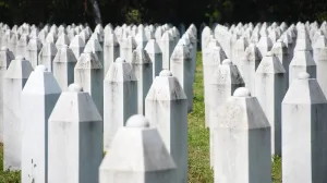 Mezarje, Potočari, bijeli nišani, Memorijalni centar Srebrenica-Potočari, Srebrenica, genocid/Anadolija/