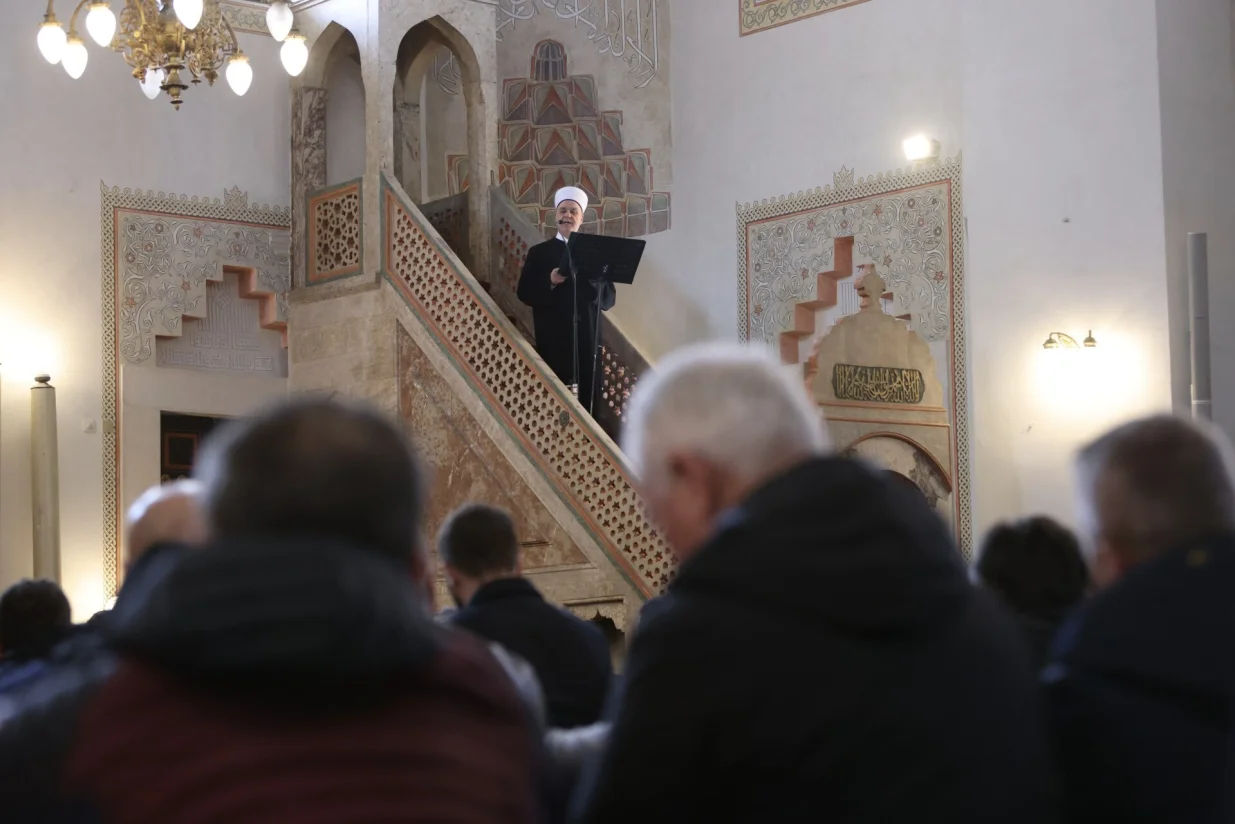 Reisul-ulema Islamske zajednice u Bosni i Hercegovini dr. Husein-ef. Kavazović danas je u Gazi Husrev-begovoj džamiji u Sarajevu održao hutbu/Mina/Amel Emric