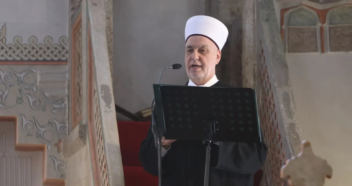 Reisul-ulema Islamske zajednice u Bosni i Hercegovini dr. Husein-ef. Kavazović danas je u Gazi Husrev-begovoj džamiji u Sarajevu održao hutbu/Mina/Amel Emric