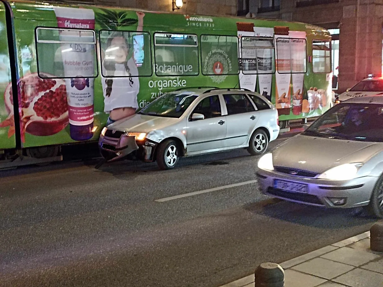 Saobraćajna nesreća u centru Sarajeva, Centralna banka BiH, automobil, MUP KS, Hitna pomoć/Amir Papić