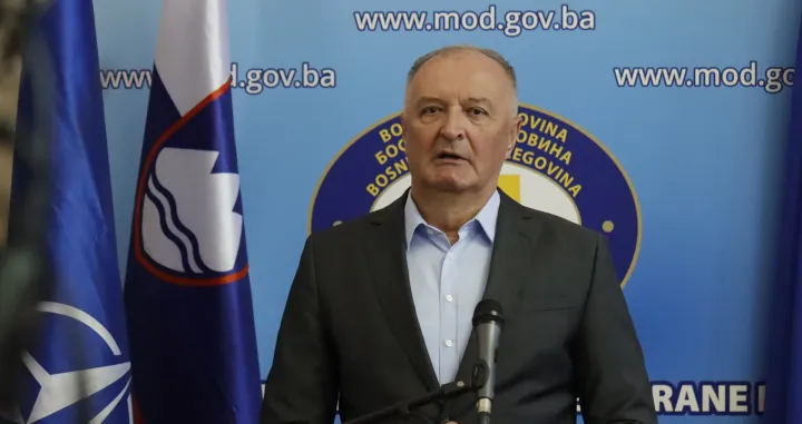 Ceremonija potpisivanja ugovora o donaciji Republike Slovenije Oružanim snagama BiH iz NATO Programa Izgradnje obrambenih kapaciteta (DCB) za projekat "Unapređenje sposobnosti VP u sastavu L-INF-BG"/Senad Gubelić