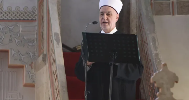 Reisul-ulema Islamske zajednice u Bosni i Hercegovini dr. Husein-ef. Kavazović danas je u Gazi Husrev-begovoj džamiji u Sarajevu održao hutbu/Mina/Amel Emric