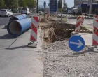 Radovi na uvezivanju novopoloženog potisnog cjevovoda DN 700 Bačevo-Alipašin most na Ilidži kod naselja Bulevar. Riječ je o radovima koji se realiziraju u sklopu projekta izgradnje XIII transverzale./Kjkp Vik