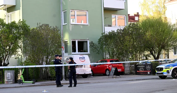 Police officers work near the scene where several people were injured after a series of loud bangs that indicated gunfire, according to police, at Vaksala Square in Uppsala, Sweden, April 29, 2025. TT News Agency/Fredrik Sandberg via REUTERS ATTENTION EDITORS - THIS IMAGE WAS PROVIDED BY A THIRD PARTY. SWEDEN OUT. NO COMMERCIAL OR EDITORIAL SALES IN SWEDEN./Fredrik Sandberg/tt