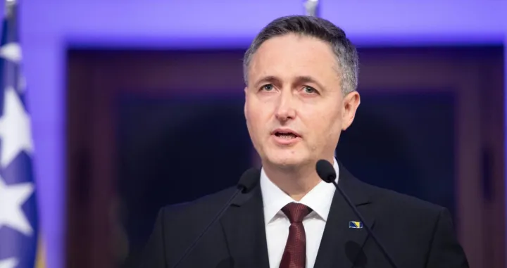 Denis Bećirović/-