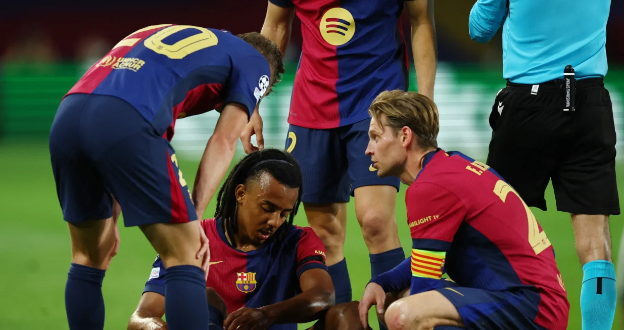 Soccer Football - Champions League - Semi Final - First Leg - FC Barcelona v Inter Milan - Estadi Olimpic Lluis Companys, Barcelona, Spain - April 30, 2025 FC Barcelona's Jules Kounde reacts after sustaining an injury REUTERS/Albert Gea